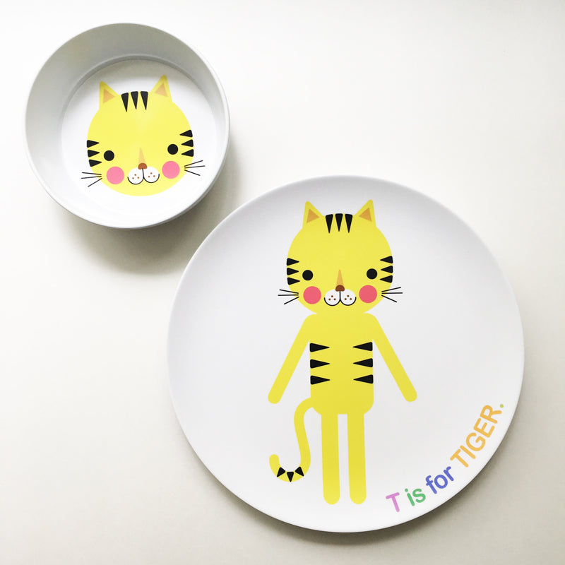 Dylbug personalized Tiger plate and bowl set for kids. Great gift for toddlers, picky eater s and kids of all ages.